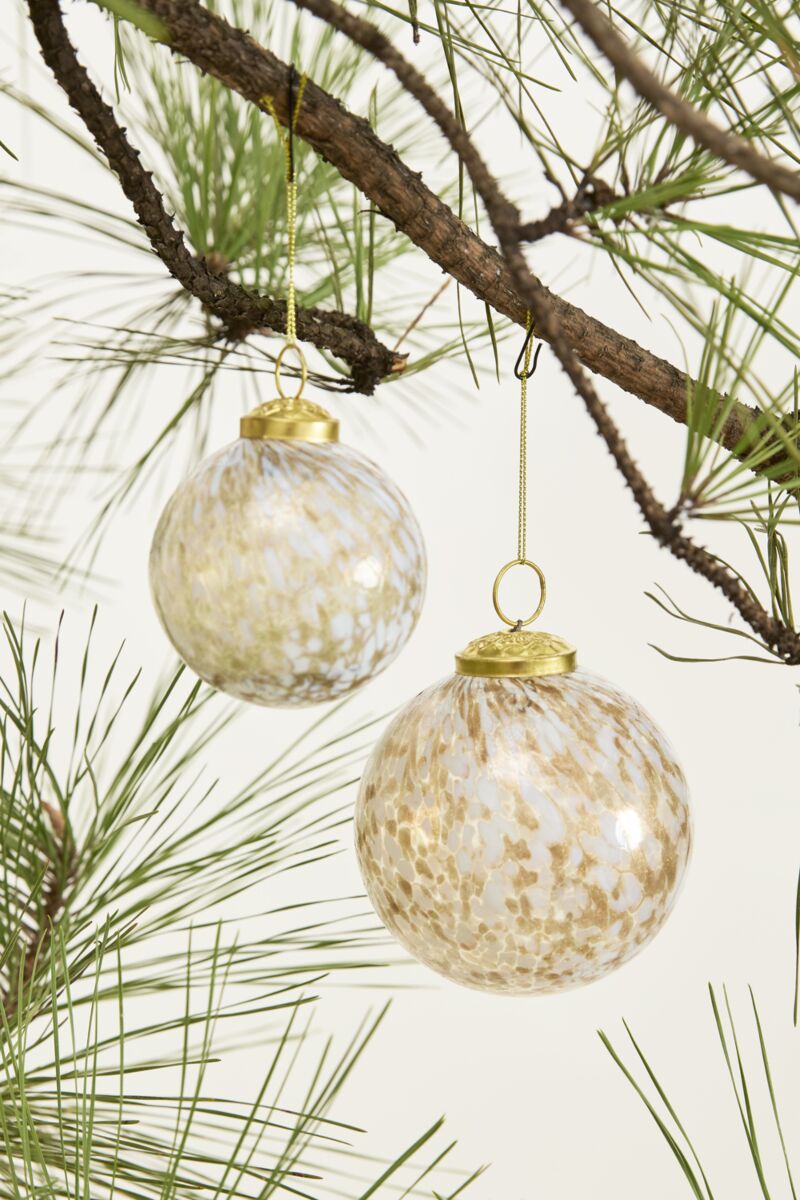 Glimmerveil Ornament